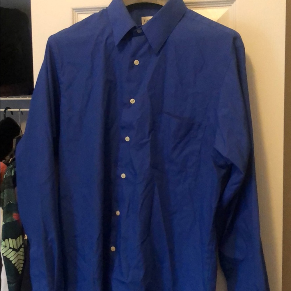 Barely worn dress shirt! No flaws!